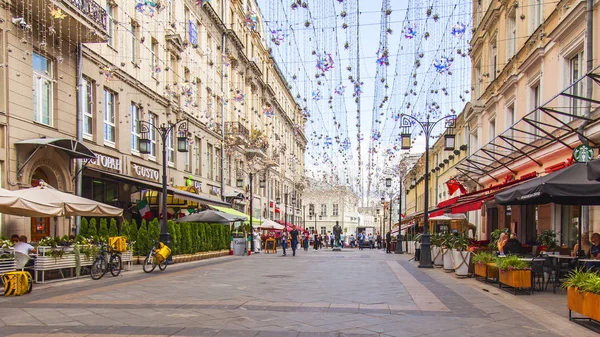 Moskova, Rusya, 27 Ağustos 2019. Kamerun Lane (Kamergerskyi) geleneksel mimari topluluk ile tipik Moskova sokaklarından biridir