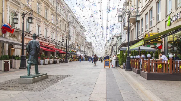 Moskova, Rusya, 27 Ağustos 2019. Kamerun Lane (Kamergerskyi) geleneksel mimari topluluk ile tipik Moskova sokaklarından biridir