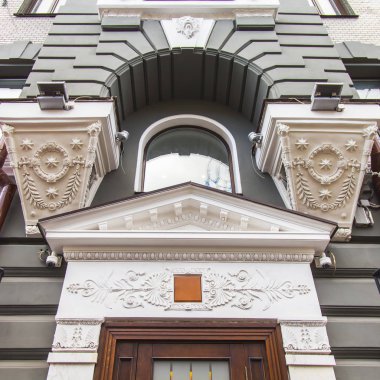 Moskova, Rusya, 27 Ağustos 2019. Kamergerskyi pereulok geleneksel mimari topluluk ile tipik Moskova sokaklarından biridir. Tipik bir binanın yükseklik parçası