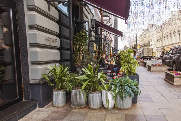 Moscou Rússia Agosto 2019 Acolhedor Café Rua Parte Histórica Cidade — Fotografia de Stock