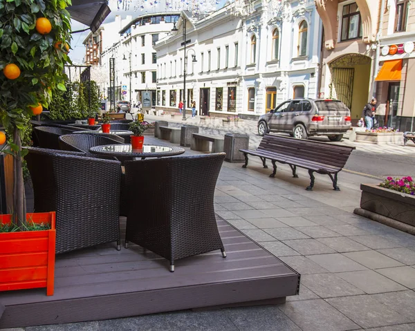 Moskwa Rosja Sierpnia 2019 Przytulna Kawiarnia Uliczna Zabytkowej Części Miasta — Zdjęcie stockowe