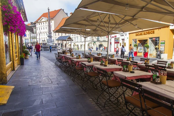 Ljubljana Słowenia Sierpnia 2019 Przytulna Kawiarnia Uliczna Zabytkowej Części Miasta — Zdjęcie stockowe