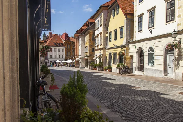 Ljubljana Słowenia Sierpnia 2019 Malowniczym Widokiem Miasto Piękna Ulica Historycznej — Zdjęcie stockowe