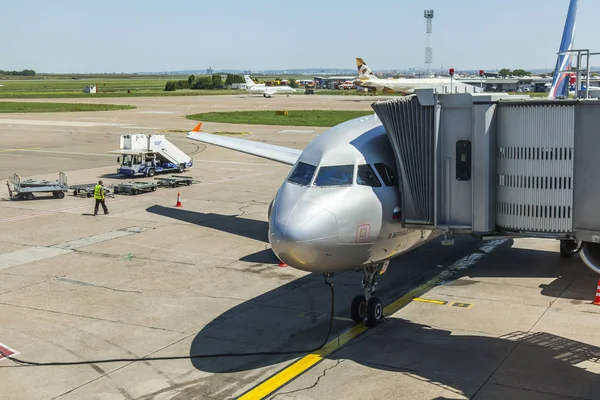 Belgrade Serbia August 2019 Ground Handling Aircraft Belgrade International Airport — Stock Photo, Image