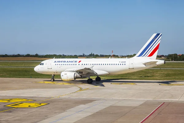 Belgrad Serbien August 2019 Bodenabfertigung Des Flugzeugs Auf Dem Internationalen — Stockfoto