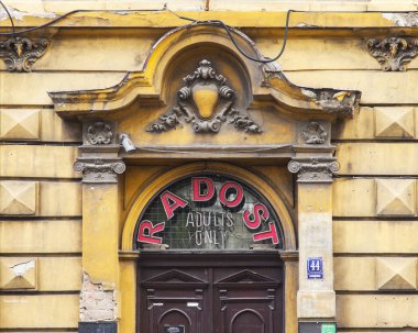 Belgrad, Sırbistan, 3 Ağustos 2019. Eski kentteki tarihi binanın mimari dekorasyonu