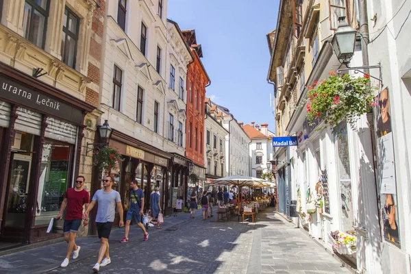 2019年8月5日 スロベニア リュブリャナ 美しい市街の景色を望めます 街の歴史的な部分の美しい通り — ストック写真