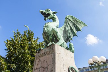 Ljubljana, Slovenya, 5 Ağustos 2019. pitoresk ejderha heykel Zmajski en süslüyor