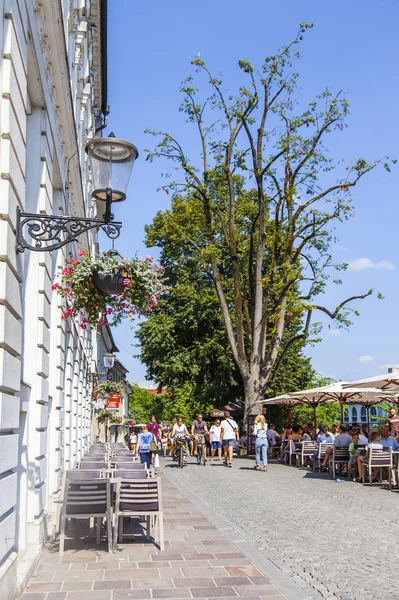Ljubljana Słowenia Sierpnia 2019 Malowniczy Widok Miasto Przytulna Uliczna Kawiarnia — Zdjęcie stockowe