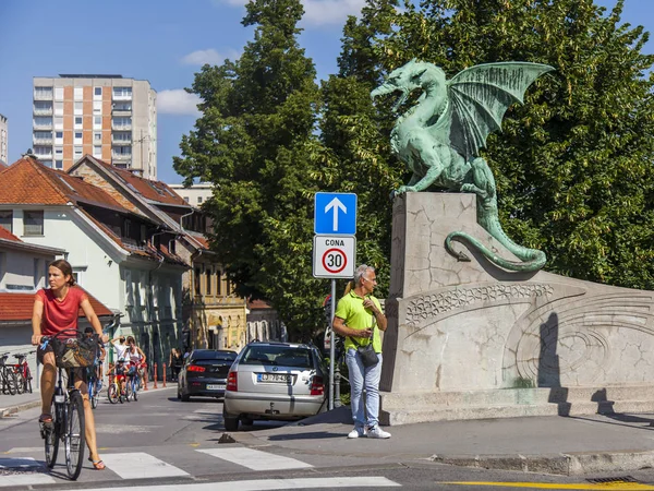 Ljubljana Slovenia August 2019 Picturesque Dragon Sculpture Adorns Zmajski Most — Stock Photo, Image