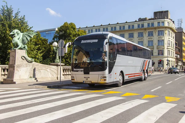 Ljubljana Slowenien August 2019 Bus Fährt Auf Der Stadtstraße Historischen — Stockfoto