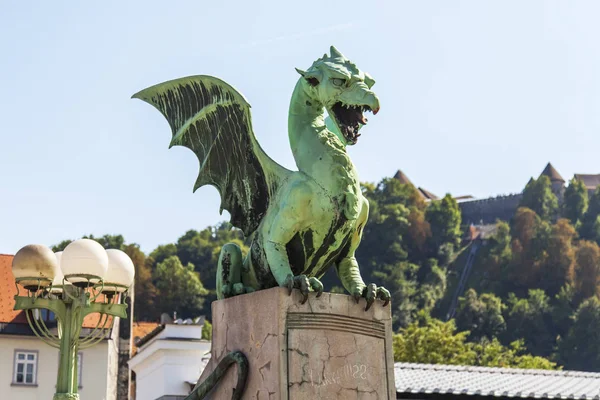 Ljubljana Slovenia August 2019 Picturesque Dragon Sculpture Adorns Zmajski Most — Stock Photo, Image