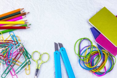 Çerçeveleme şeklinde ofis için çeşitli ekipman