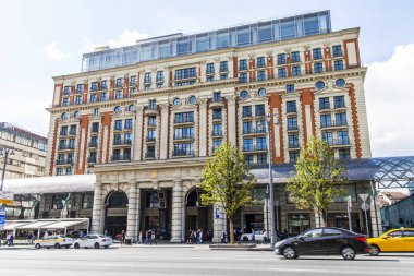 Moskova, Rusya, 27 Ağustos 2019. Tverskaya, başkentin ana caddelerinden biridir. Tarihi Otel Ulusal Binası