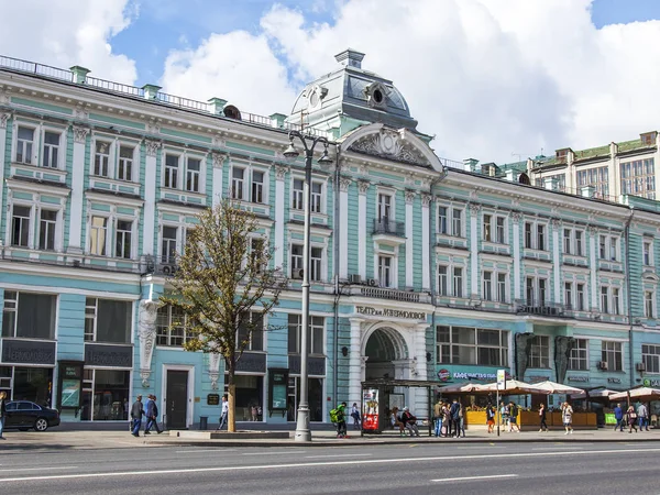2019年8月27日 ロシア モスクワ トヴェルスカヤは首都の主要な通りの一つです イェルモロワ劇場の建設 — ストック写真