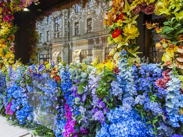 Moscow Russia August 2019 Shop Window Beautifully Decorated Various Flowers — Stock Photo, Image