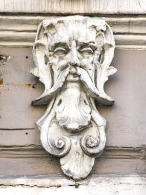 Moskova, Rusya, 27 Ağustos 2019. Petrovka Caddesi'ndeki tipik bir tarihi modernist binanın cephesinin bir parçası