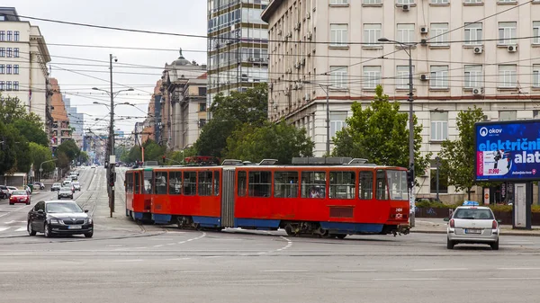 2019年8月3日 塞尔维亚贝尔格莱德 城市景观 旧的电车沿着市中心的街道行驶 — 图库照片