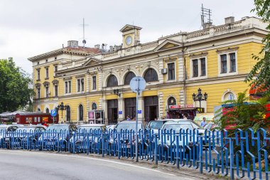 Belgrad, Sırbistan, 3 Ağustos 2019. Şehrin tarihi bölümünde eski bir tren istasyonu inşa ediliyor.
