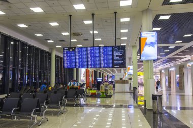 Moskova, Rusya, 8 Ekim 2019. Sheremetyevo Uluslararası Havaalanı E terminalinin kalkış salonunun içi