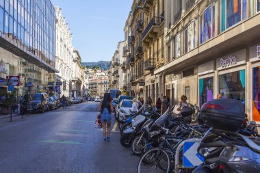 Güzel, Fransa, 8 Ekim 2019. Tarihi gelişim bölgesinde tipik kentsel türler