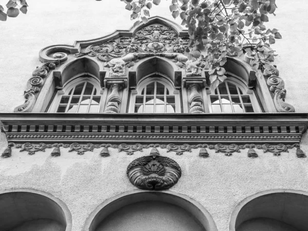 2019年8月3日 塞尔维亚贝尔格莱德 城市历史上典型建筑立面的建筑碎片 — 图库照片