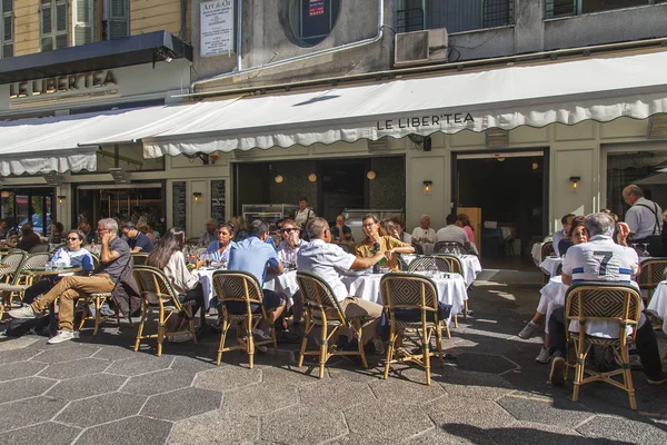 Nice França Outubro 2019 Mesas Típico Café Rua Calçada Pessoas — Fotografia de Stock