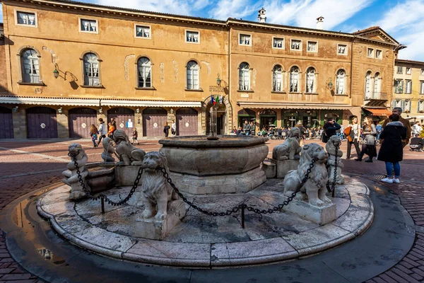 2020年2月12日 意大利Bergamo Citta Alta 的一座美丽的喷泉 — 图库照片