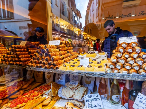Bérgamo Italia Febrero 2020 Hermoso Escaparate Una Tienda Dulces Italianos —  Fotos de Stock