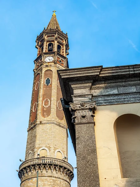 2020年2月12日 意大利莱科 城市街道上的旧钟楼 — 图库照片
