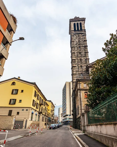 Lecco Italien Februar 2020 Det Gamle Klokketårn Byens Gade - Stock-foto