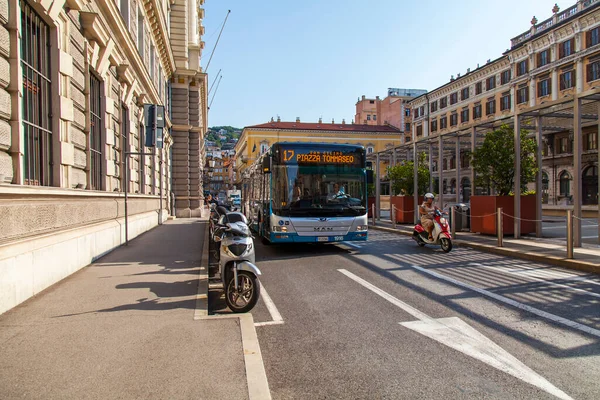 Trieste Italien August 2019 Stadtansicht Bus Fährt Die Straße Der — Stockfoto