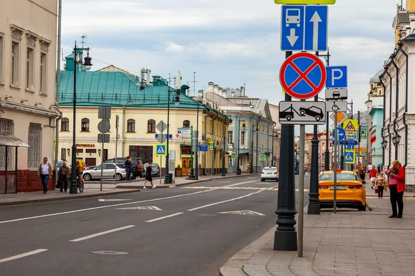 Moscú Rusia Junio 2020 Calle Sretenka Fragmento Conjunto Arquitectónico Típico —  Fotos de Stock