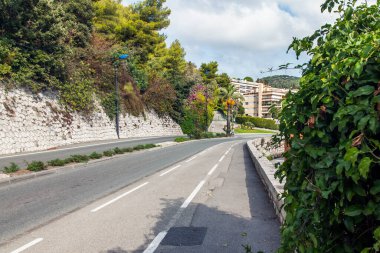 Villefranche-sur-Mer, Fransa, 10 Ekim 2019. Deniz kıyısındaki resimli dağ yolu.