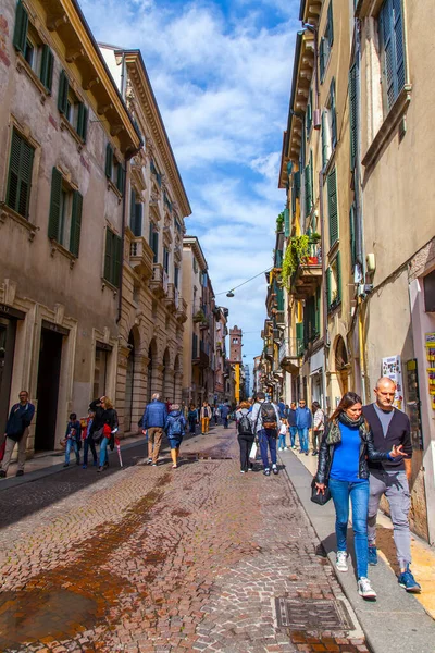 Verona Italia Aprile 2019 Stretta Strada Pittoresca Nel Centro Storico — Foto Stock