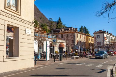 Como, İtalya, 12 Şubat 2020. Resimli şehir manzarası, bölgenin tipik mimarisi