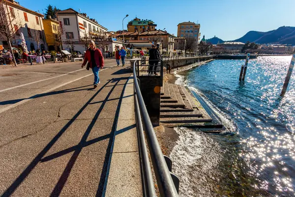 イタリアのコモ 2020年2月12日 コモ湖の景色と美しい遊歩道 — ストック写真