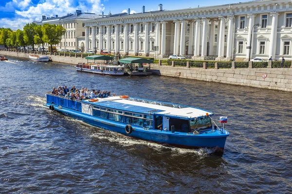 Санкт Петербург Росія Червня 2020 Вид Річку Фонтанка Насипи Плаває — стокове фото