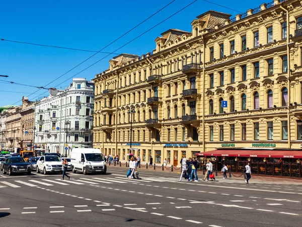 ロシアのサンクトペテルブルク2020年6月13日 ネフスキーの見通しは市のメインストリートである 建築アンサンブル — ストック写真