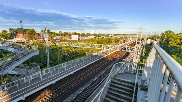 圣彼得堡俄罗斯 2020年6月13日 城郊车站的铁路及停机坪全景 — 图库照片