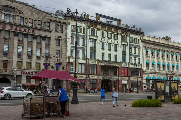 ロシアのサンクトペテルブルク2020年6月13日 ネフスキーの見通しは市のメインストリートである 建築アンサンブル — ストック写真