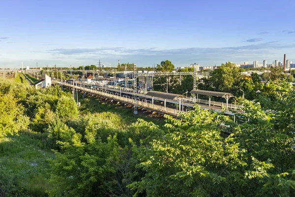 圣彼得堡俄罗斯 2020年6月13日 城郊车站的铁路及停机坪全景 — 图库照片