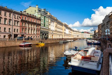 St. Petersburg, Rusya, 13 Haziran 2020. Moika Nehri 'nin manzarası ve manzaralı setleri.