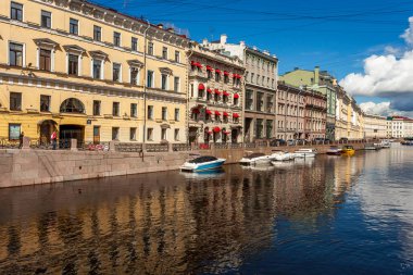 St. Petersburg, Rusya, 13 Haziran 2020. Moika Nehri 'nin manzarası ve manzaralı setleri.