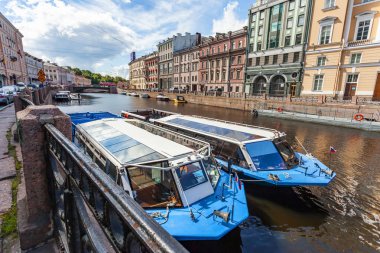 St. Petersburg, Rusya, 13 Haziran 2020. Moika Nehri 'nin manzarası ve manzaralı setleri.