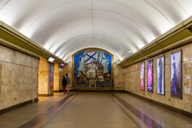 St. Petersburg Rusya, 13 Haziran 2020. Amiralteyskaya istasyonunun lobisi. Bu istasyon dünyanın en derin istasyonlarından biridir..