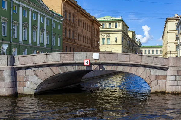 ロシアのサンクトペテルブルク2020年6月13日 モイカ川とその美しい堤防の眺め — ストック写真