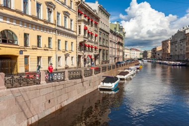 St. Petersburg, Rusya, 13 Haziran 2020. Moika Nehri 'nin manzarası ve manzaralı setleri.