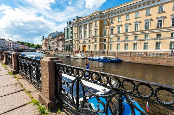 2020年6月13日 俄罗斯圣彼得堡 莫伊卡河及其风景如画的堤岸景观 — 图库照片