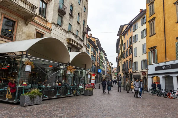 Bergamo Talya Şubat 2020 Tarihi Şehirde Çekici Bir Kafe Kaldırım — Stok fotoğraf